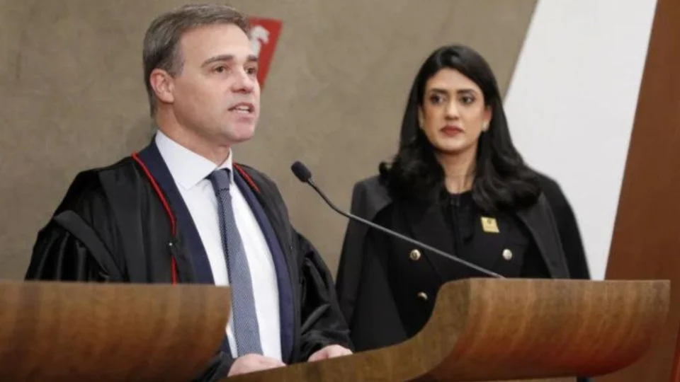 Mendonça toma posse como ministro do TSE e substitui Moraes