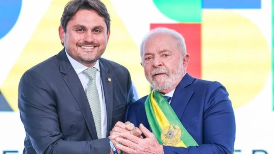 Sob suspeita de integrar organização criminosa, ministro de Lula é indiciado pela PF