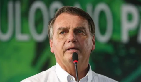 Bolsonaro critica silêncio de artistas sobre queimadas