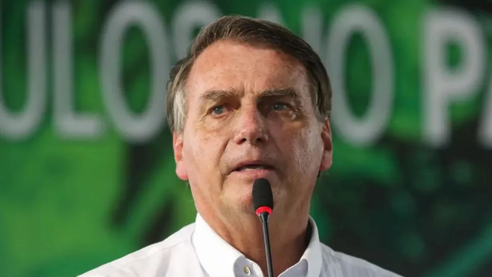 Bolsonaro critica silêncio de artistas sobre queimadas