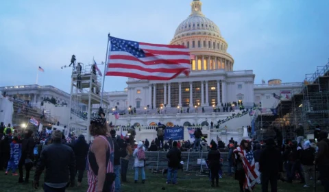 Supremo dos EUA decide a favor dos acusados da invasão ao Capitólio