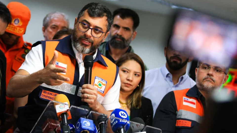 Wilson anuncia possível decreto de emergência para calhas de rios no AM por causa da seca em 2024