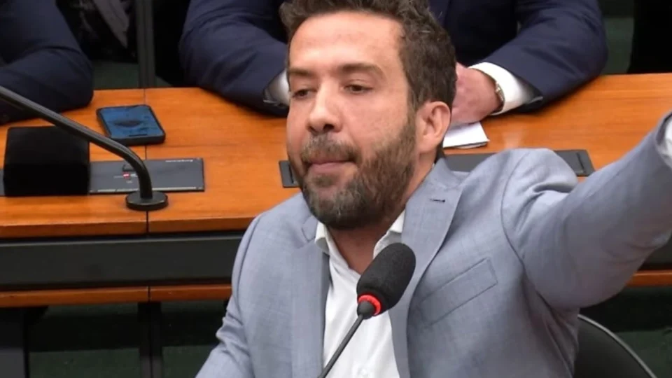 STF decide tornar Janones réu por injúria a Bolsonaro