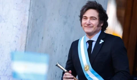 Milei abre mão de aposentadoria especial de presidente