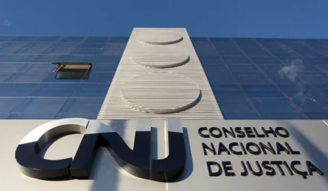 CNJ pune e suspende por 60 dias juíza de Minas que postou críticas a Lula