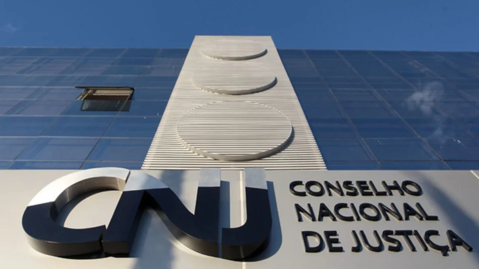 CNJ pune e suspende por 60 dias juíza de Minas que postou críticas a Lula