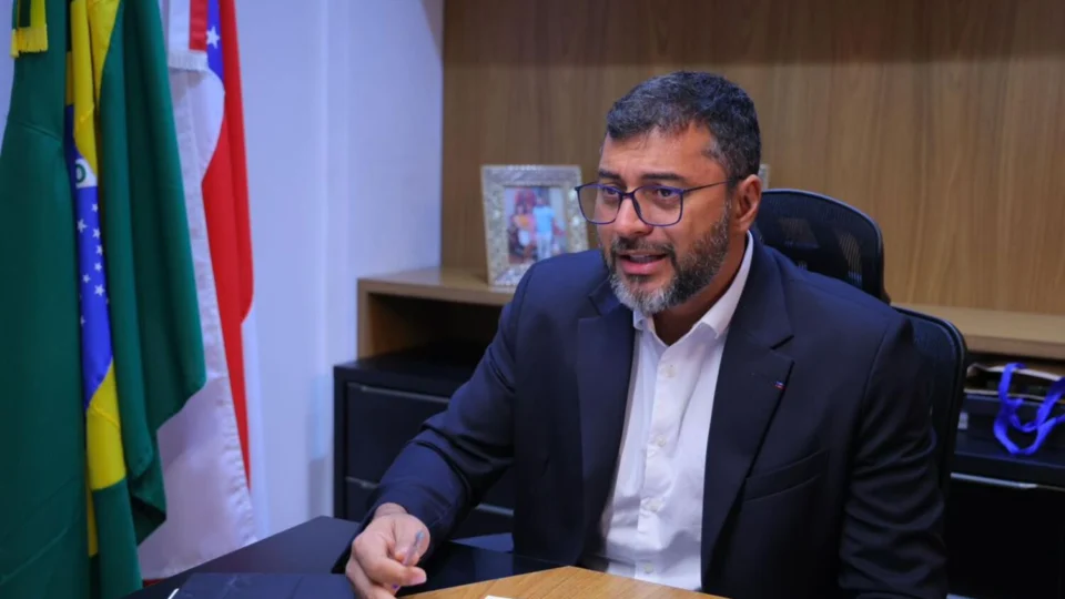 Após cobrança ao governo federal, Wilson garante dragagem de rios no AM se antecipando à seca