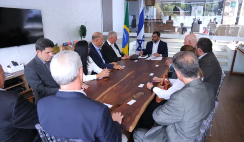 Wilson Lima recebe embaixador de Israel no Brasil e assina acordo de cooperação técnica