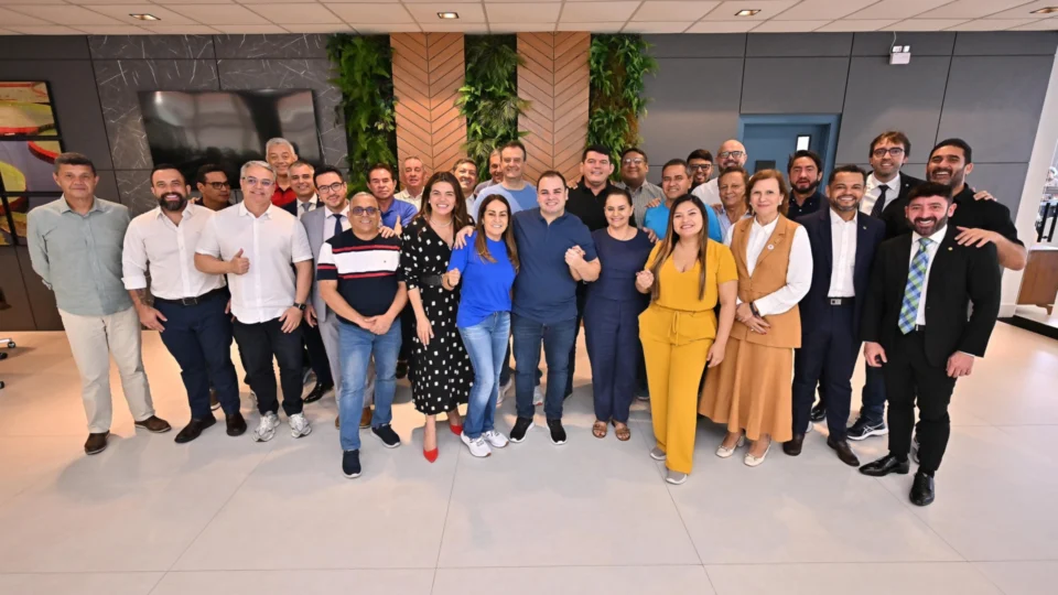 Roberto Cidade se reúne com parlamentares e destaca crescimento na corrida eleitoral