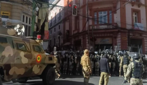 Arce troca comandantes militares após tentativa de golpe na Bolívia; general é preso