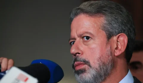 Lira parte para cima do STF e cria comissão especial para analisar PEC das Drogas