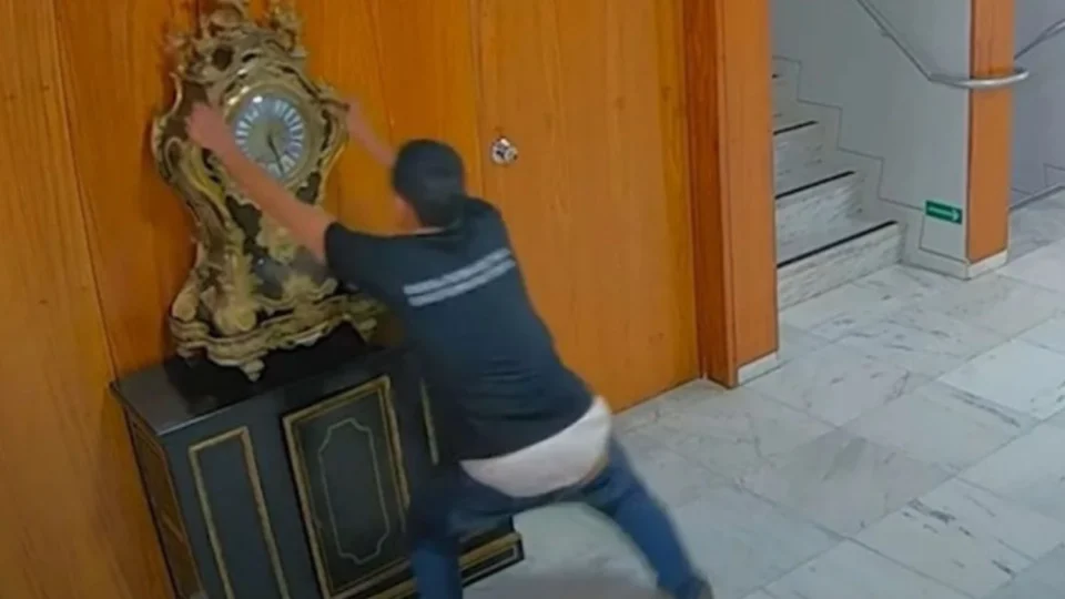 STF forma maioria para condenar homem que quebrou relógio histórico do Planalto