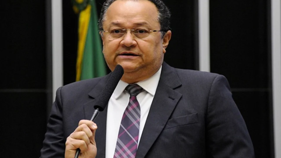 Reforma tributária: Silas vota a favor de urgência para projeto que acaba com incentivos da ZFM