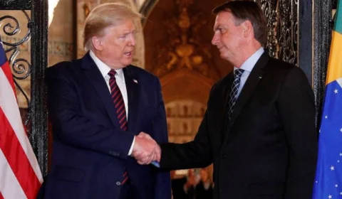 Bolsonaro presta apoio a Trump após atentado a tiros em comício