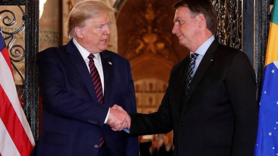 Bolsonaro presta apoio a Trump após atentado a tiros em comício