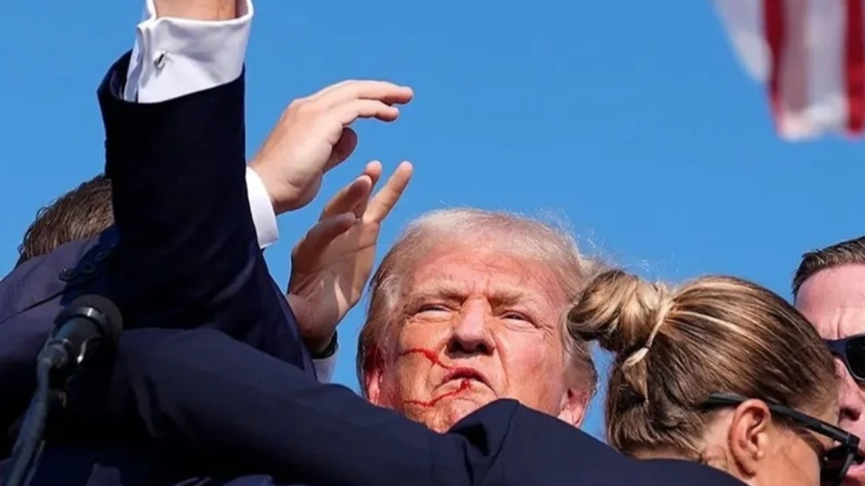 “É incrível que tal ato possa ocorrer em nosso país”, diz Trump após atentado em comício