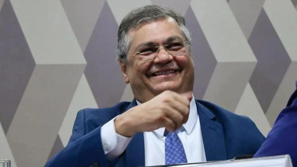 Senador por apenas 21 dias, Flávio Dino é beneficiário de plano de saúde vitalício