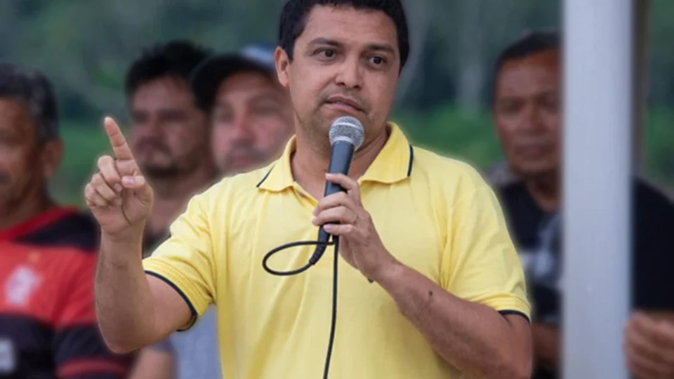 Prefeito de Nova Olinda do Norte é multado em R$ 13 mil por triplo acúmulo de cargo