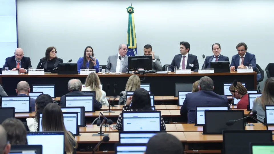 Estados e municípios podem elevar cashback da reforma tributária por legislação própria