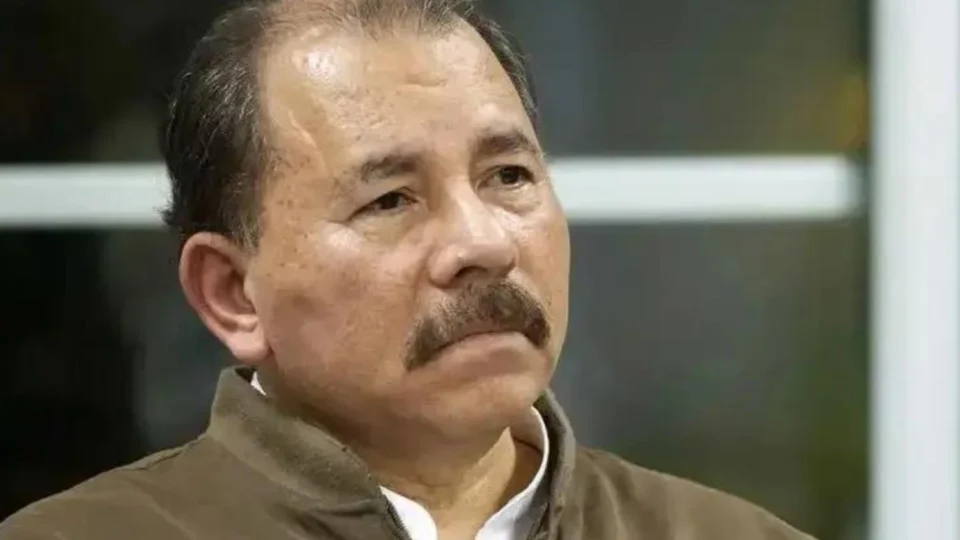 Daniel Ortega fecha rádio católica e confisca bens de 12 ONGs
