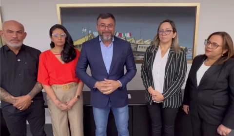 Wilson anuncia reajuste salarial de 4,5% para professores e administrativos da Educação