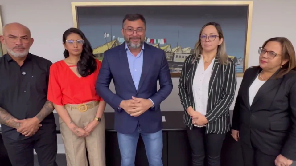 Wilson anuncia reajuste salarial de 4,5% para professores e administrativos da Educação