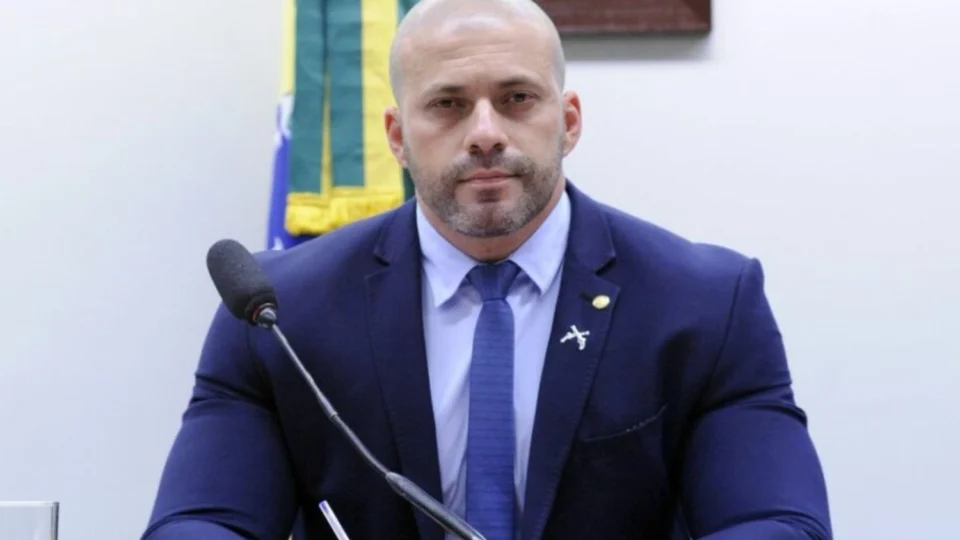 Advogado de Silveira quita multa de R$250 mil exigida por Moraes para análise da progressão de pena