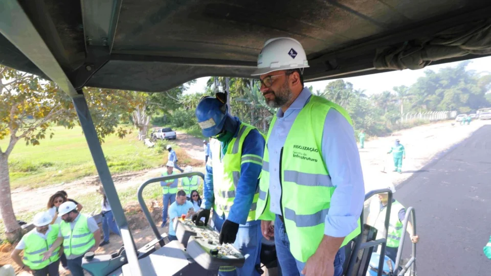 Wilson Lima vistoria retomada de obras na AM-010 e destaca diferencial de modernização da rodovia
