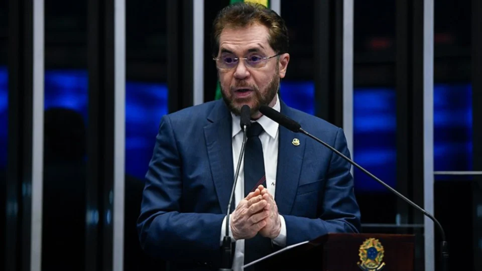 Plínio denuncia ONG Observatório do Clima por receber fundos internacionais e agir contra a BR-319