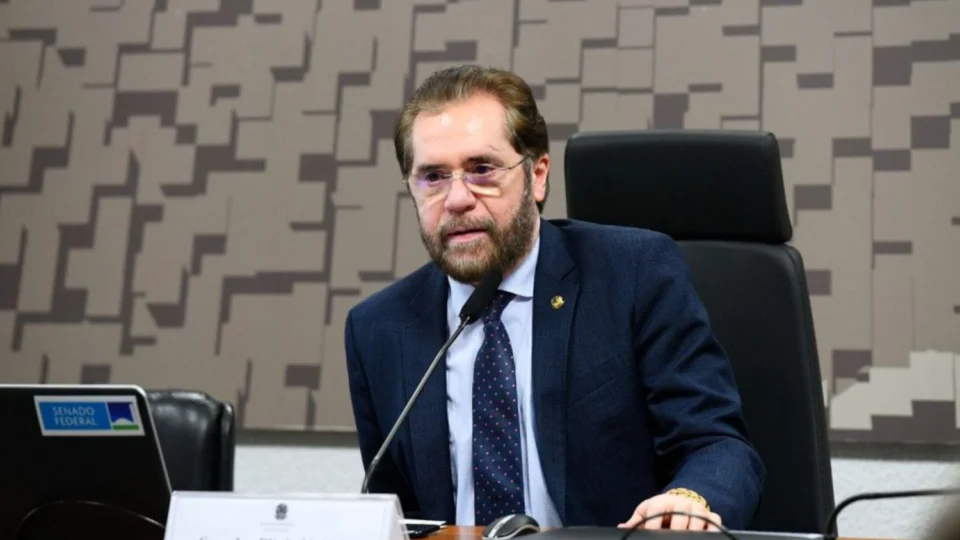 “O vice será preferencialmente de direita”, afirma Plínio Valério