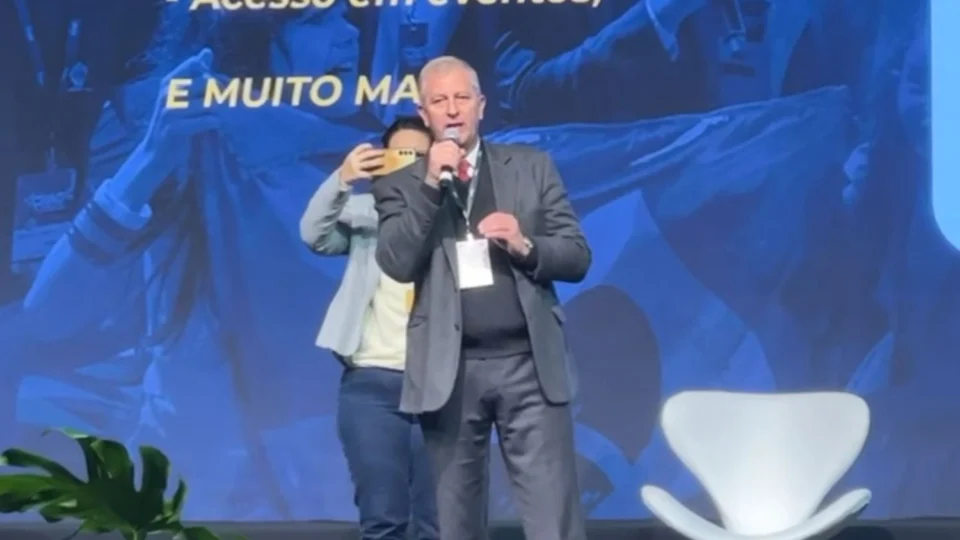 Candidato de direita à presidência da Bolívia promete liberar presos políticos
