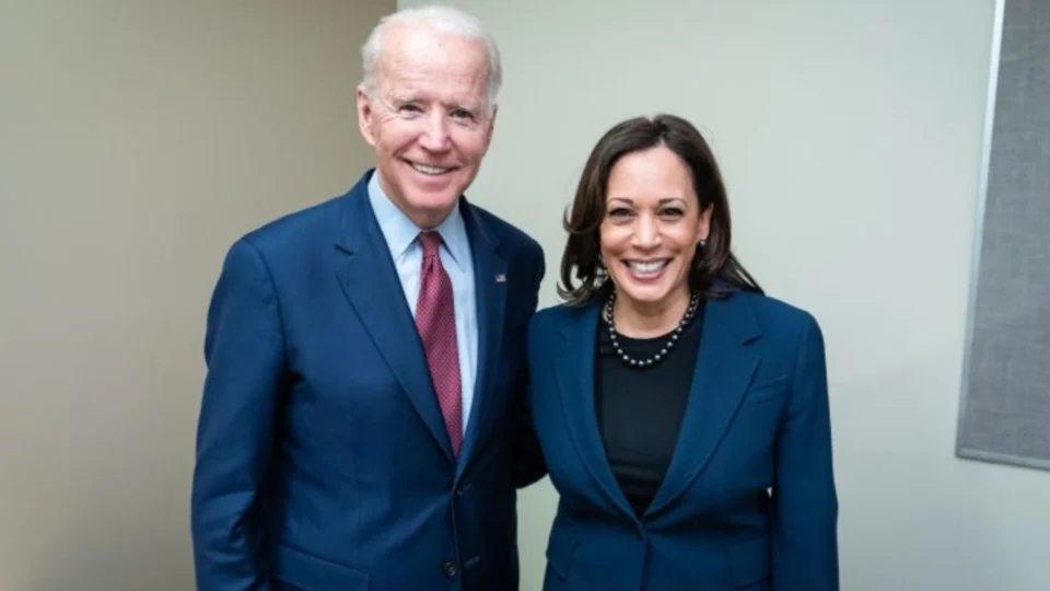 Kamala faz primeiro discurso após desistência de Biden e elogia presidente