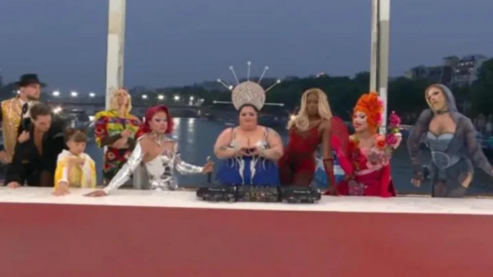 Intolerância religiosa contra o cristianismo choca o mundo na abertura das Olimpíadas