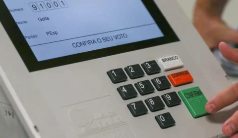 Justiça mantém prisão de eleitor que publicou foto da urna com seu voto em 2022