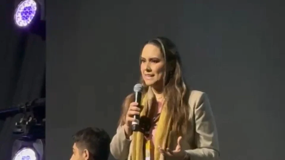 Ativista conservadora denuncia autogolpe da esquerda na Bolívia a fim de eliminar Forças Armadas