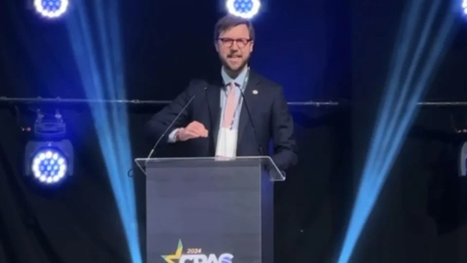 “A esquerda radical está ameaçando a América Latina”, alerta deputado chileno na CPAC Brasil 2024