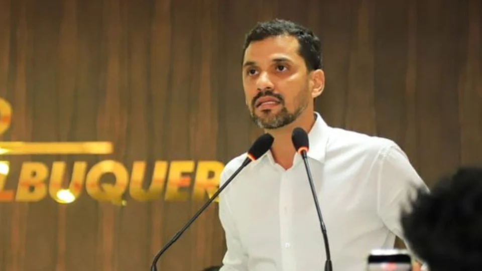 Prefeito de Maués, Júnior Leite, recebe pesquisadores de Oxford