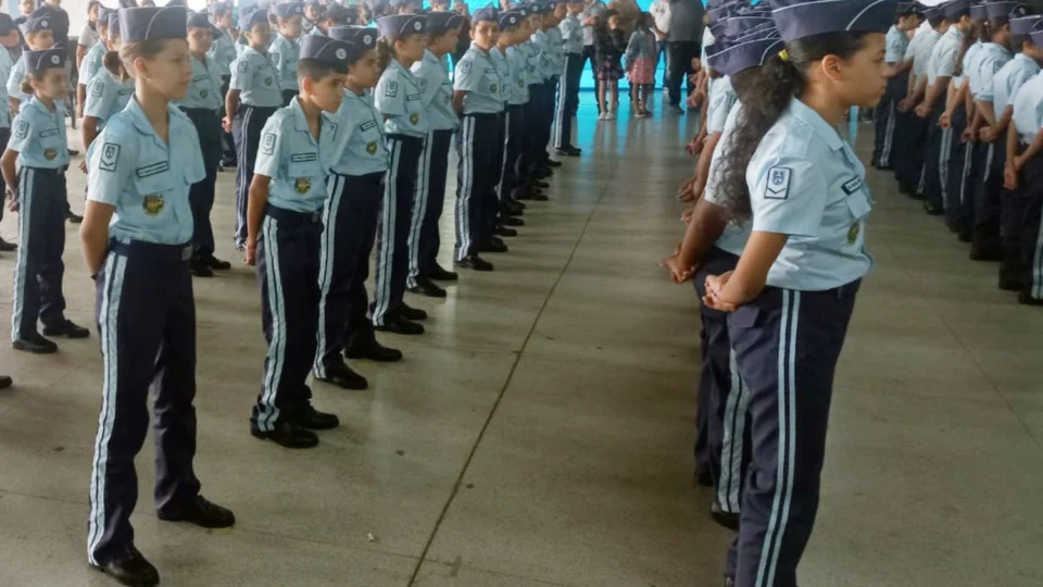 Justiça extingue com ação que questionava escolas cívico-militares em SP
