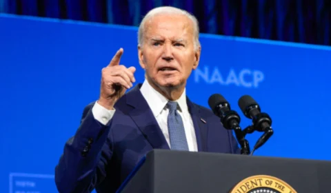 Biden diz que sua desistência na disputa presidencial foi para “salvar a democracia”