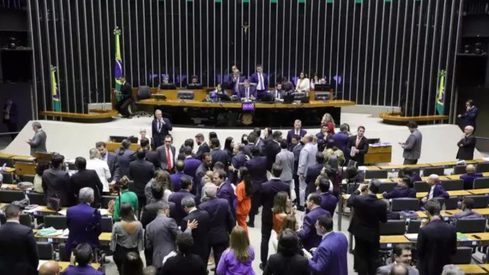 Estudo aponta que quase 70% dos deputados federais possuem desempenho ruim ou razoável