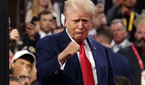 Trump prega união e volta a criticar Biden após atentado