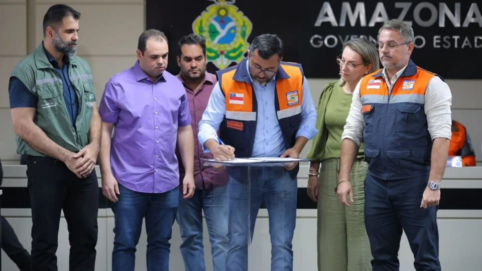 Wilson decreta situação de emergência em 20 municípios do AM por causa da seca