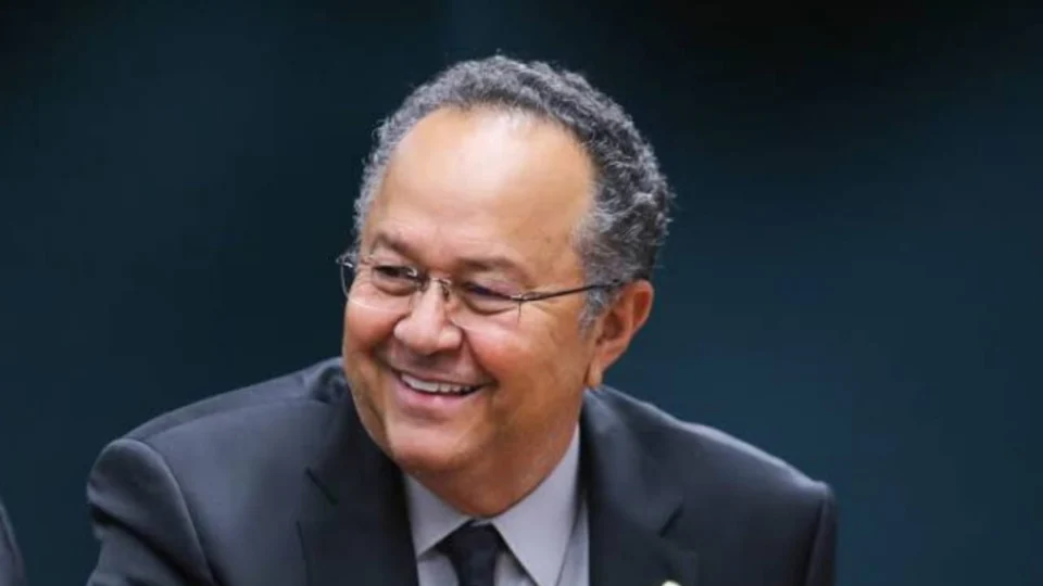 Reforma tributária: Silas vota a favor das igrejas e contra a Zona Franca de Manaus