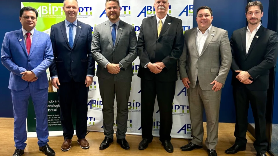 Novo Conselho Diretor da ABIPTI toma posse
