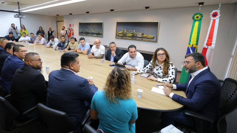 Wilson anuncia reajuste nas datas bases de servidores da segurança, setor primário e UEA