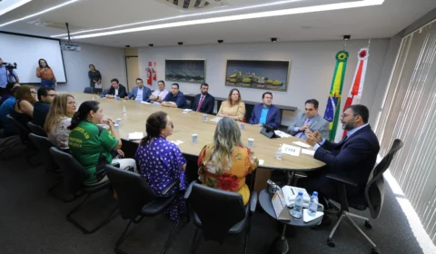 Wilson Lima anuncia reajuste de 3,69% para servidores da saúde do Estado