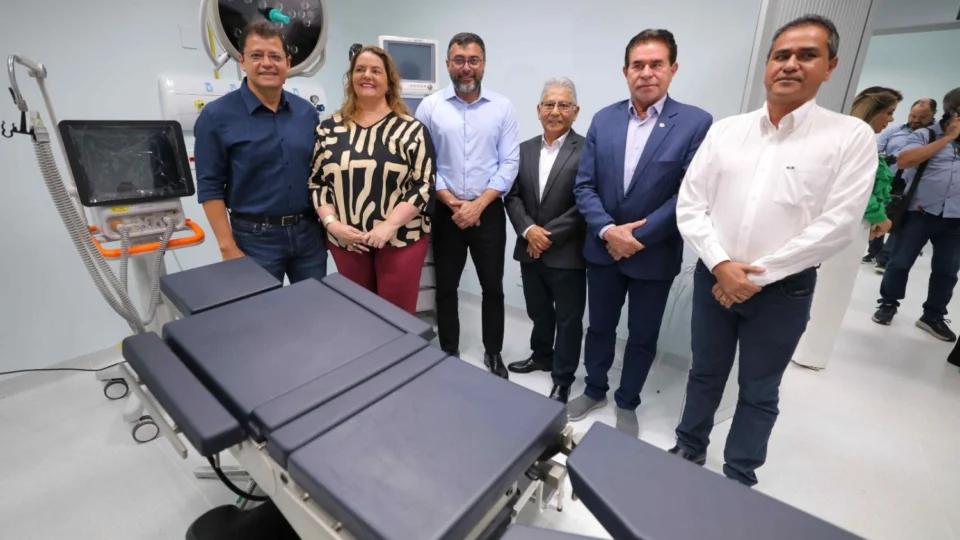 Wilson Lima reinaugura Centro Cirúrgico da Fundação Hospitalar Alfredo da Matta