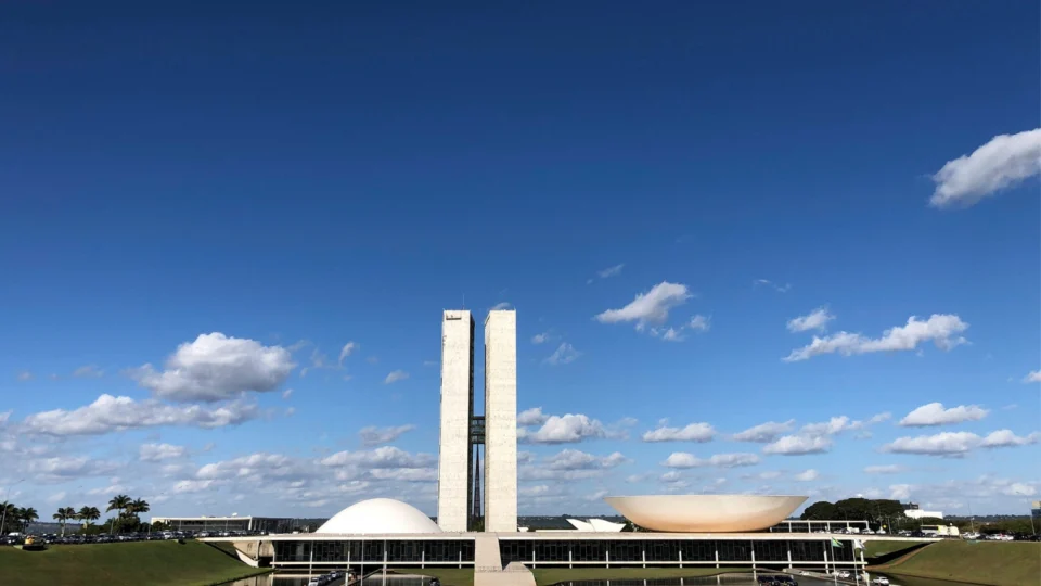Senado vai debater PEC que perdoa e parcela dívidas dos partidos políticos