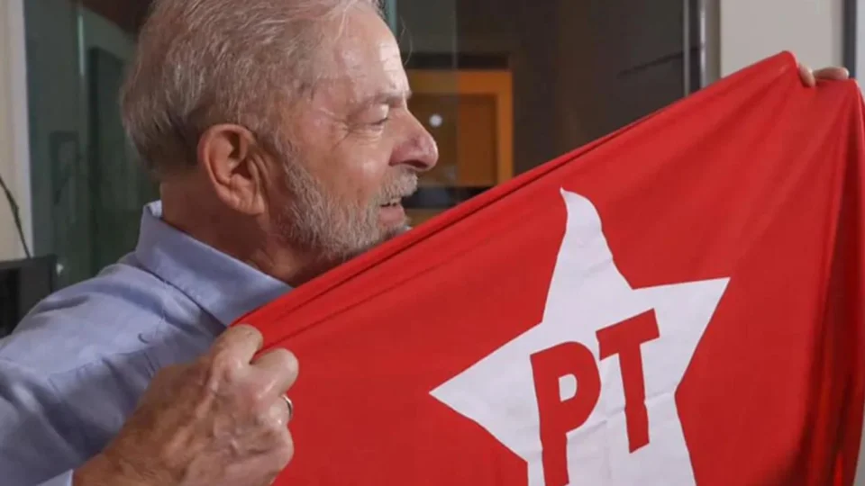 PT, partido de Lula, reconhece vitória de Maduro