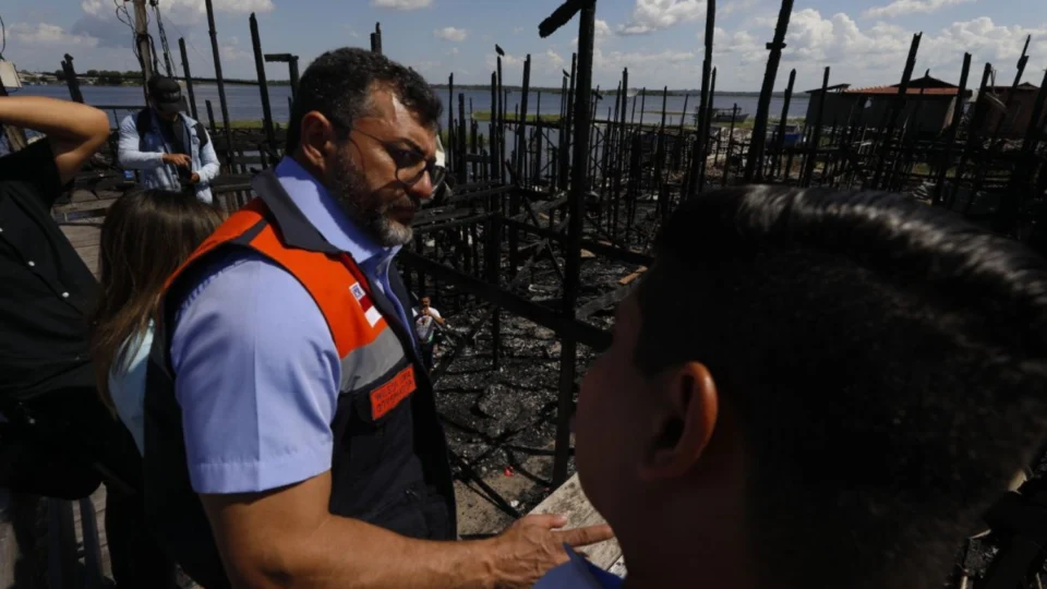 Wilson Lima anuncia auxílio de R$ 30 mil para cada família atingida por incêndio em Nhamundá